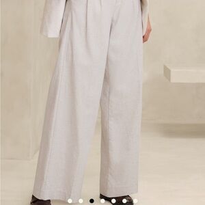 Banana Republic Linen-Blend Wide-Leg Pleated Trouser